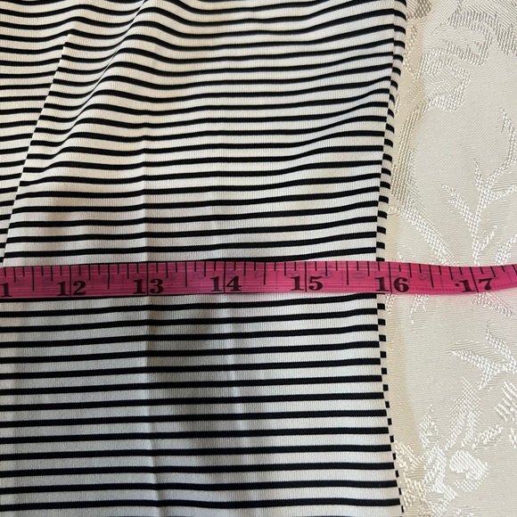 Nike VCU logo women’s polo black and white size Med short sleeve - Picture 7 of 10